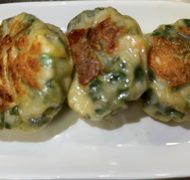 Pan Fried Shrimp & Leek Dump. 香煎韭菜虾饼 (L)