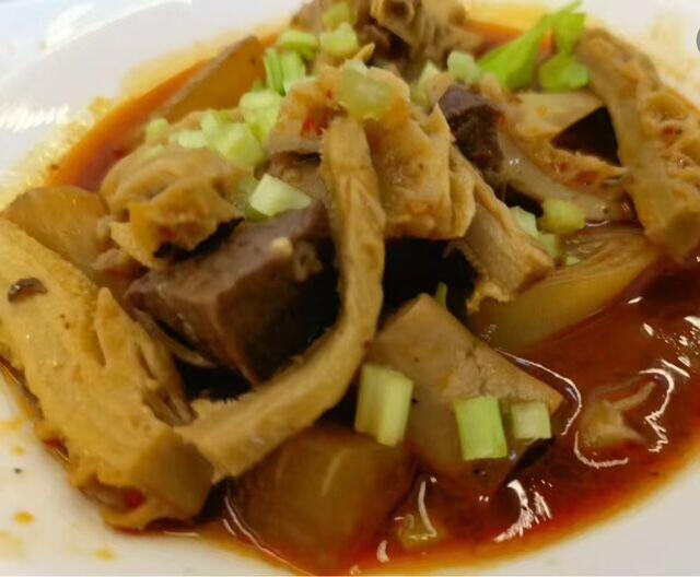 Beef Offal w. Turnip 萝卜牛杂 (XXL)(点心)