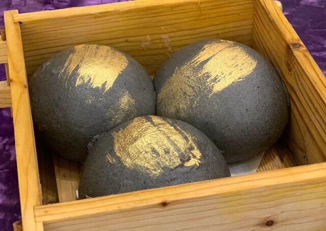 Black Molten Yolk Bun 竹炭黑金流沙包 (L)