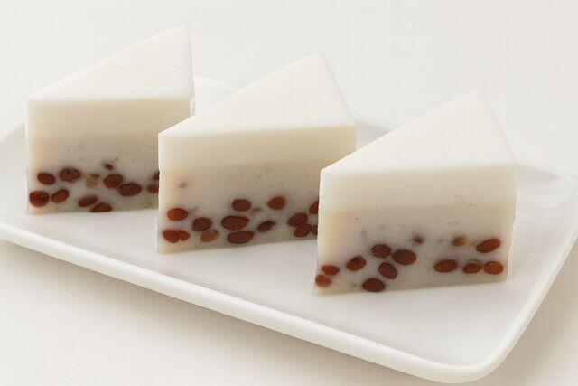 Coconut w. Red Bean Jelly 椰汁红豆糕 (M)